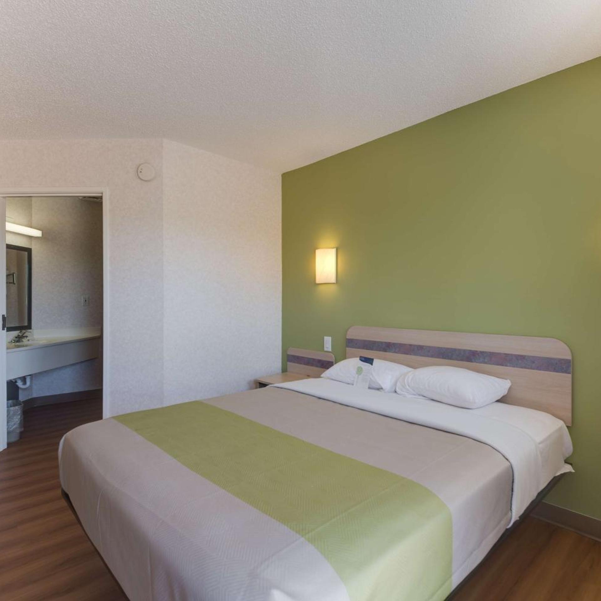غرفة بسرير كوين لذوي الإعاقة لغير المدخنين، Motel6 Statesville, NC 3/8