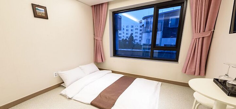 Rezion Tourist Hotel 13/44