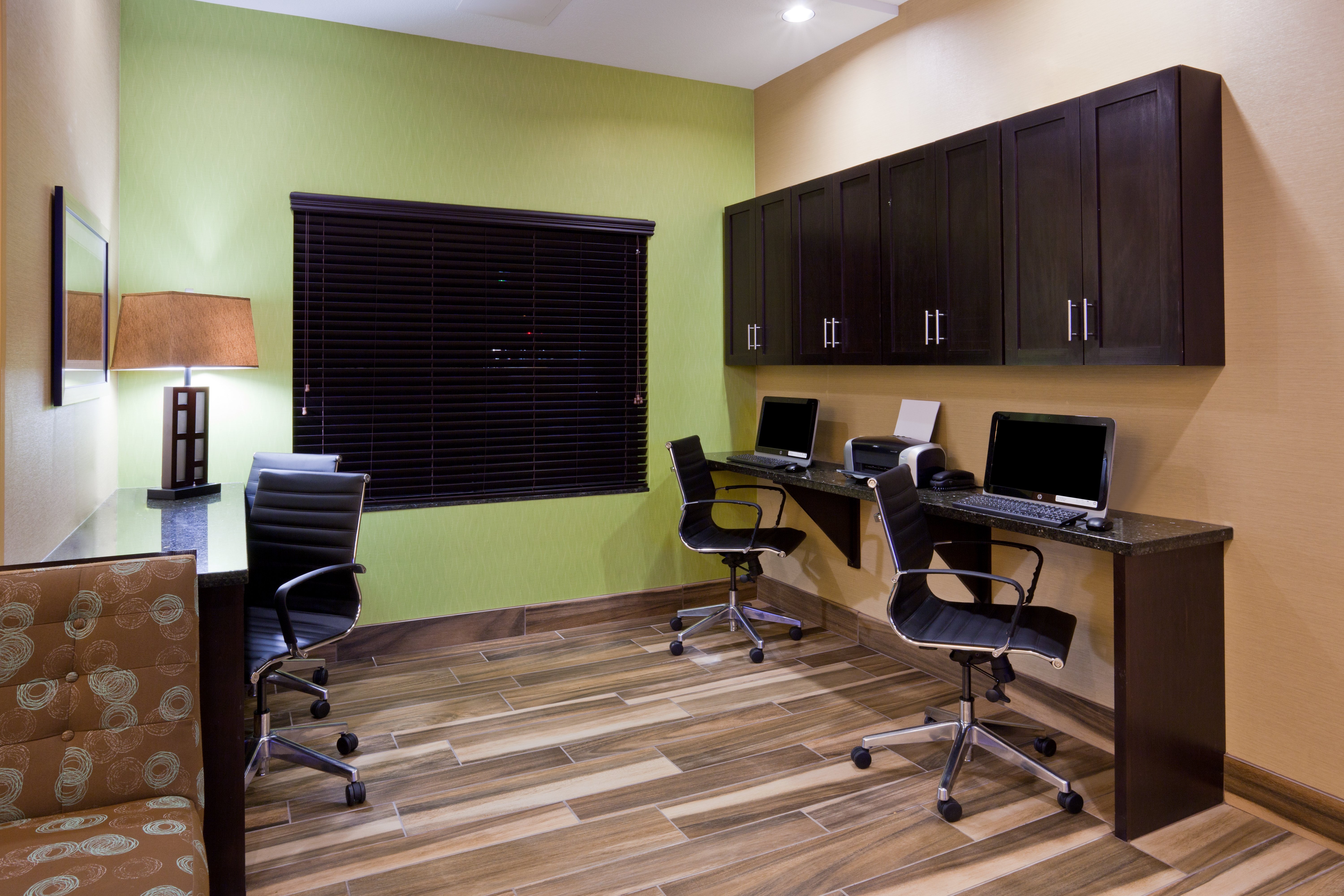 Holiday Inn Express & Suites Davenport, an IHG Hotel 24/26