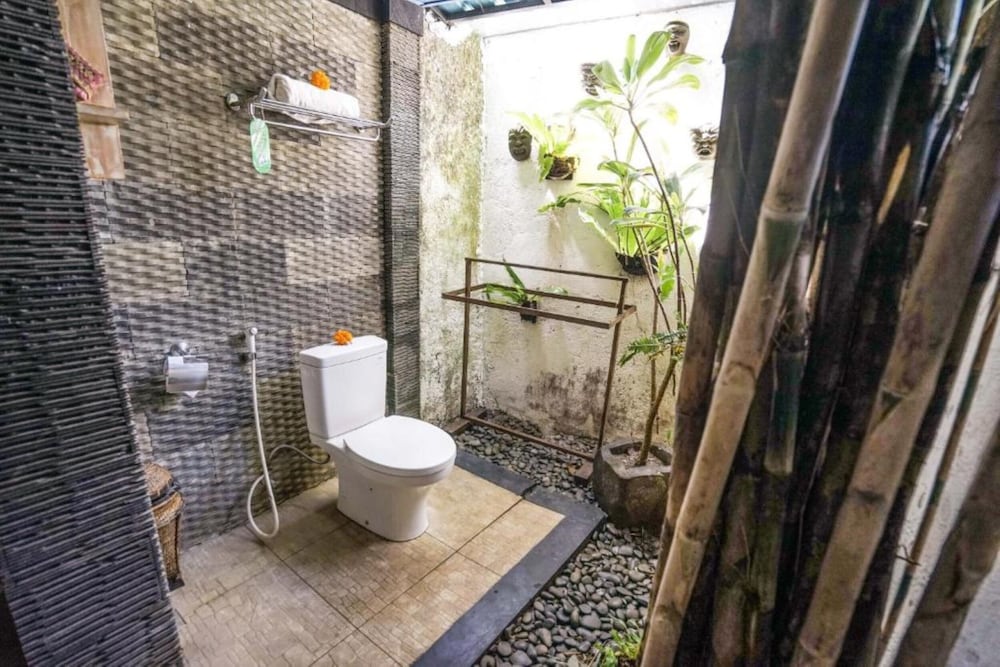 KTS Balinese Villas (ex KTS Day Spa & Retreat) 79/83