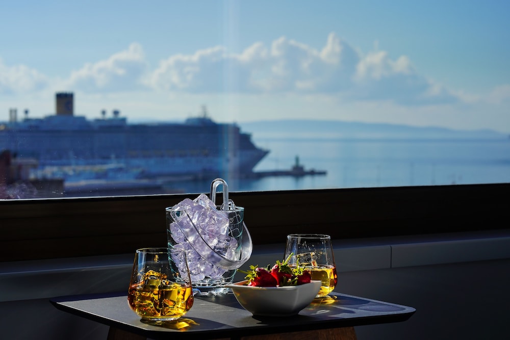 Horizon Luxury Suites 25/50
