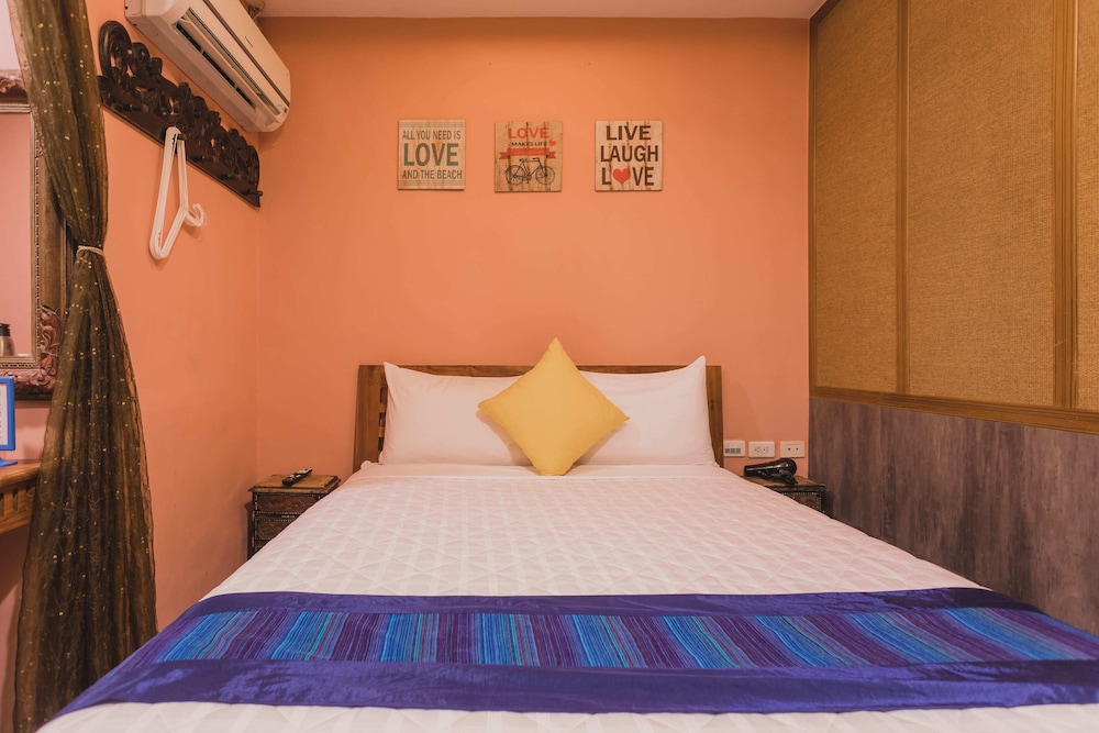 Sin Sin Hotel I 12/50