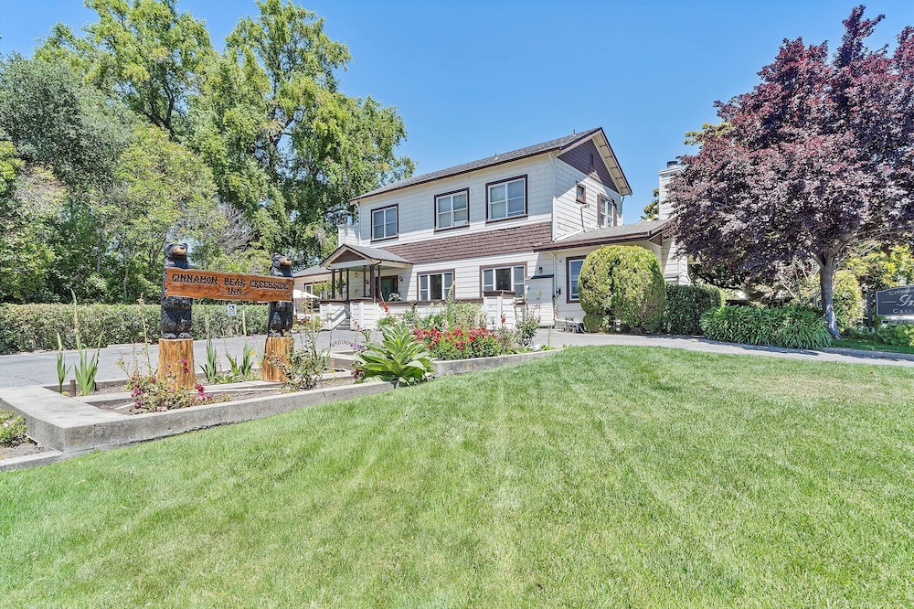 Cinnamon Bear Creekside Inn 54/59