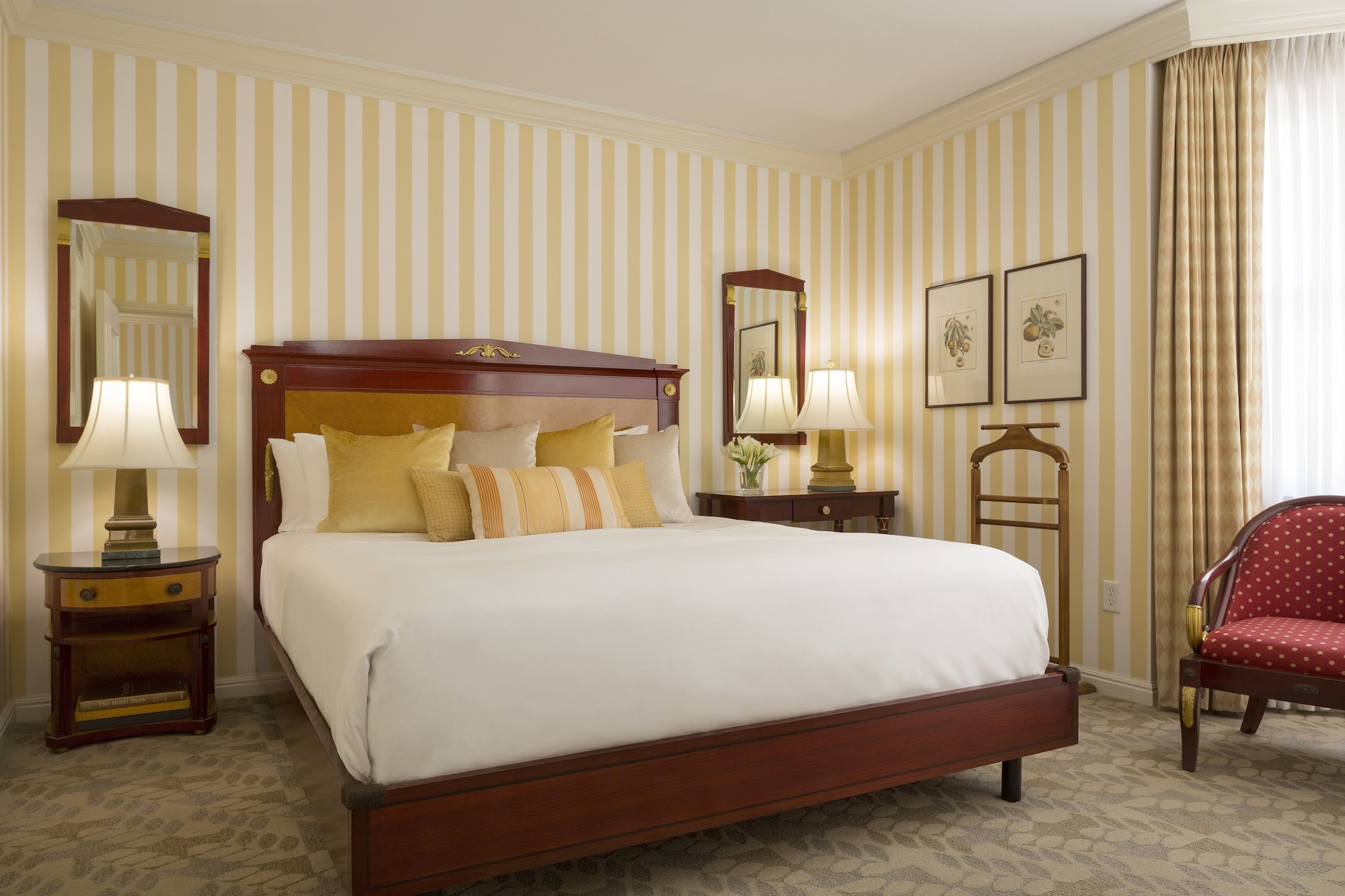 SUITE, KING BED