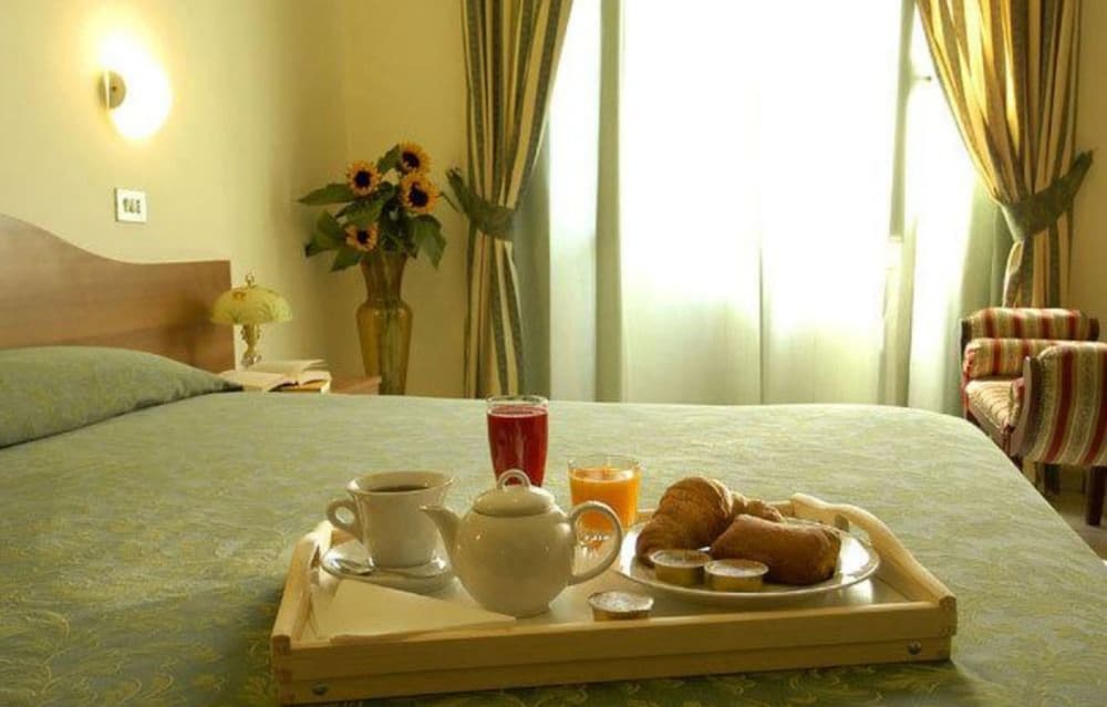 Hotel 22 Marzo 29/57