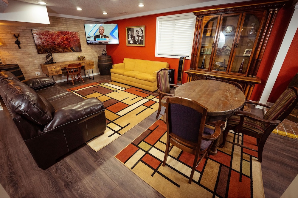 Branson Surrey Inn 47/65