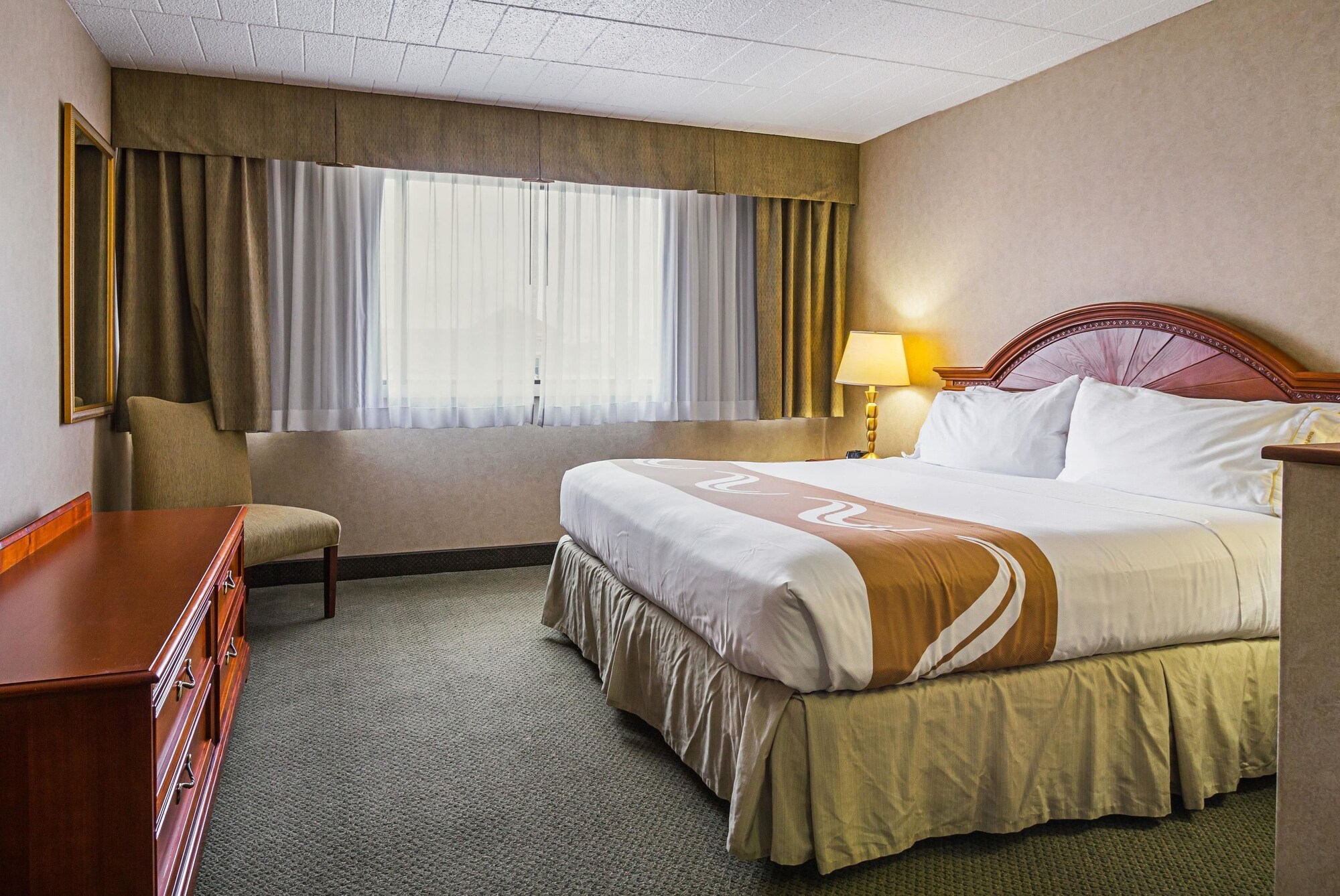Suite, King Bed, Sofa