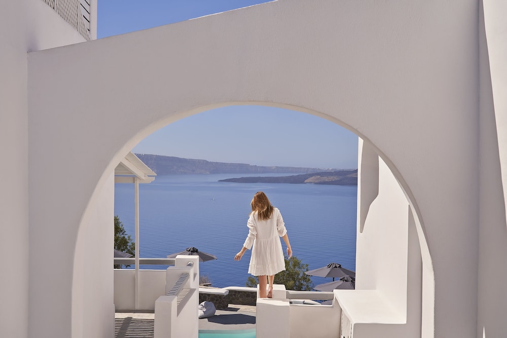 Mr And Mrs White Santorini 13/84