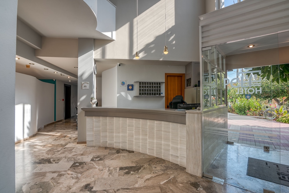Peli Hotel 9/50