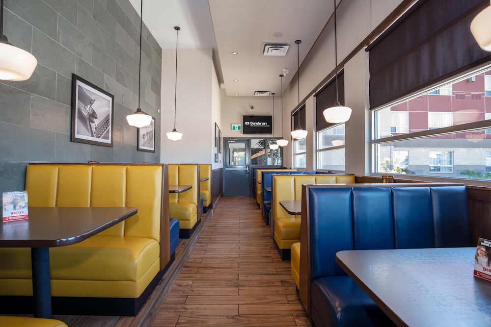 Sandman Hotel & Suites Winnipeg Airport 44/56
