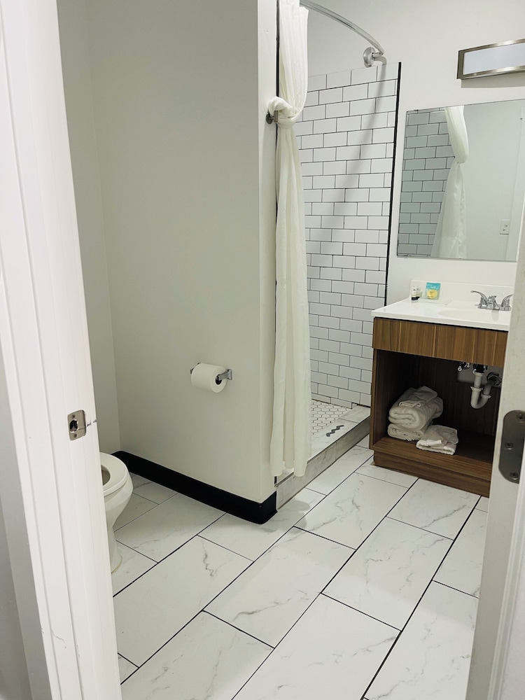 Blue Sage Inn & Suites 45/46