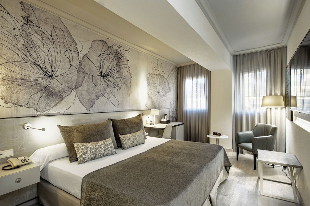 Salles Hotel Pere Iv 10/79