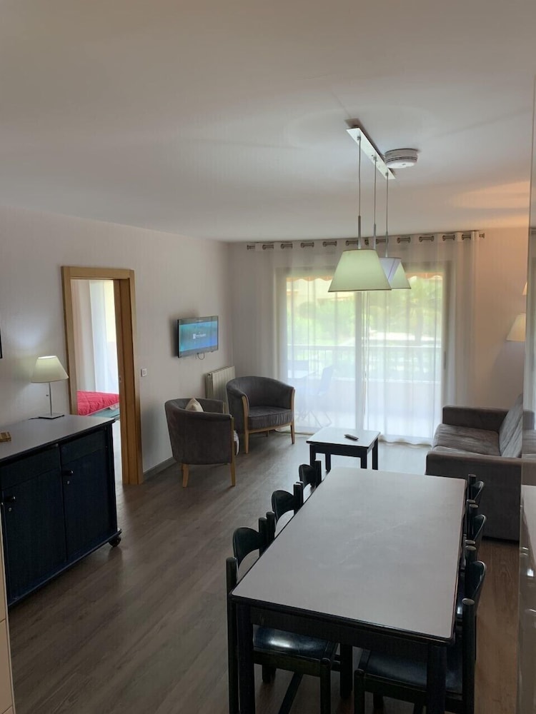 VVF Villages 'Les Eucalyptus' Juan Les Pins 24/50