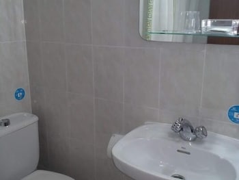 Hostal Esmeralda 32/36