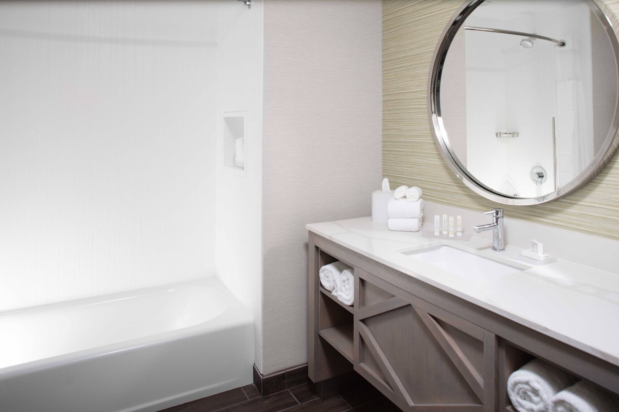1 Bedroom, Junior Suite, 2 Queen Beds, Ocean Front, Sofa