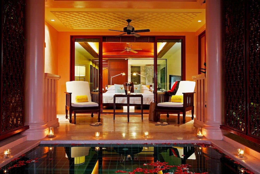 Centara Grand Beach Resort Phuket 9/85