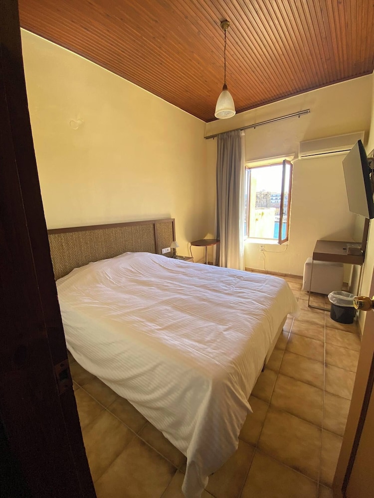 Helena Hotel 17/50