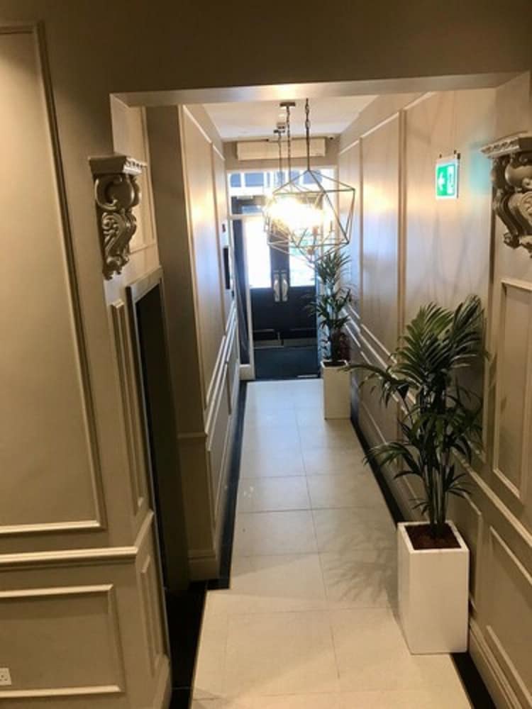 Oxford Hotel Earls Court 49/62