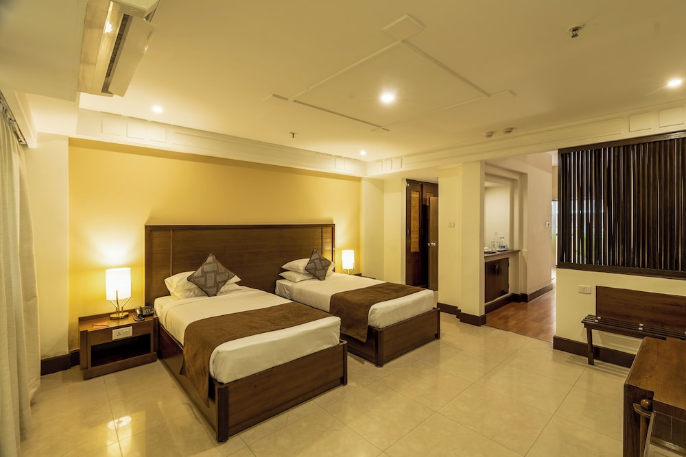 Ivory Tower Hotel 6/37