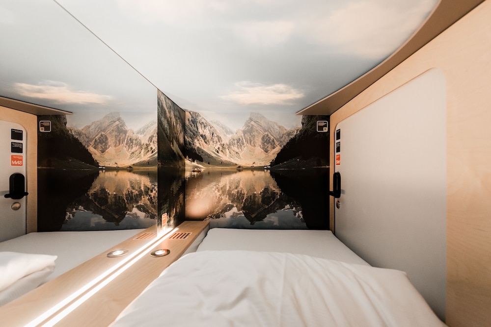 Capsule Hotel - Alpine Garden Zurich Airport 12/37