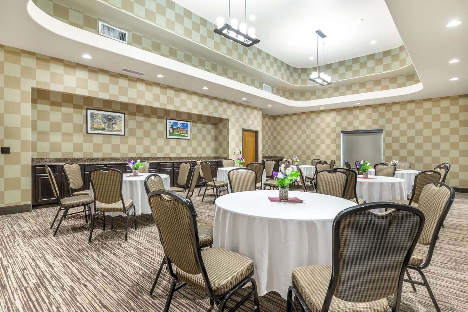 Best Western Plus Lackland Hotel & Suites 30/34