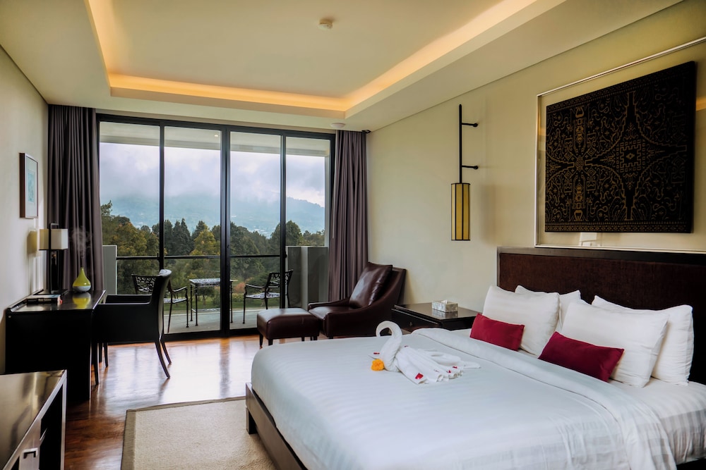 DELUXE, SUITE, GOLF COURSE VIEW