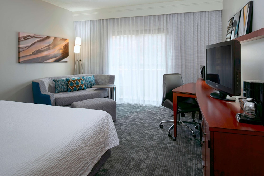 Sonesta Select Kansas City Airport Tiffany Springs 30/48