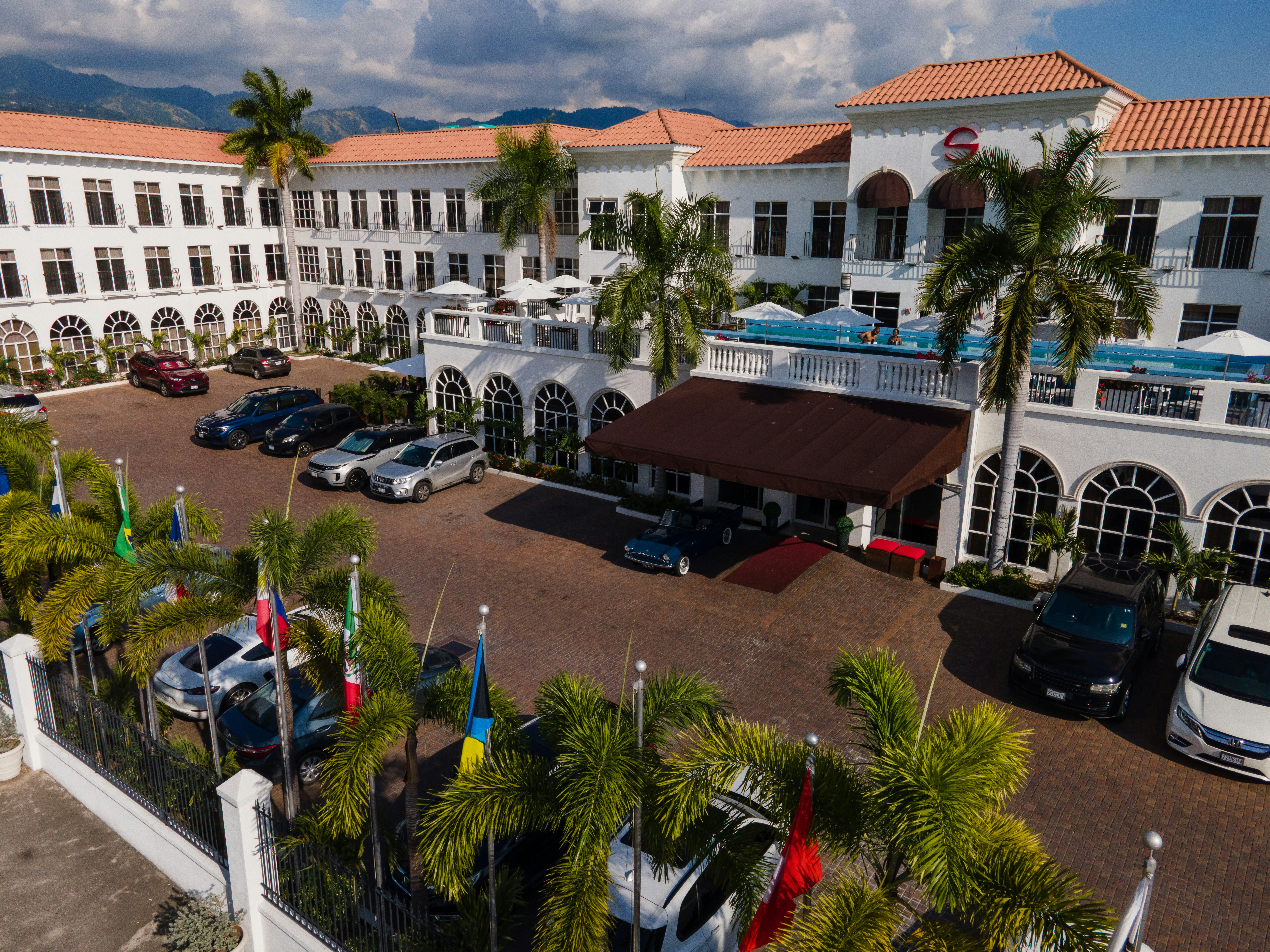 Spanish Court Hotel 30/50