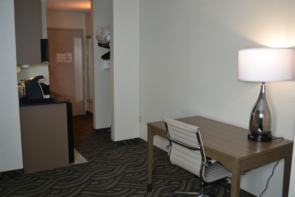 Holiday Inn Express Hotel Suites Kent State University 51/69