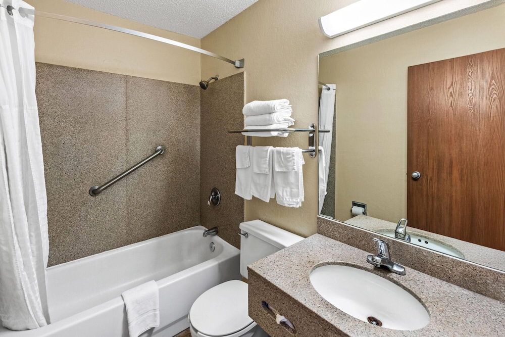 Super 8 By Wyndham Independence Kansas City 53/55