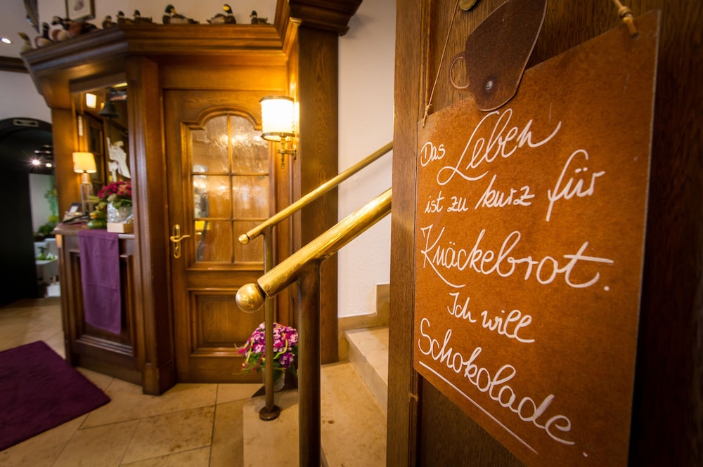 Bruhls Hotel Trapp 5/50