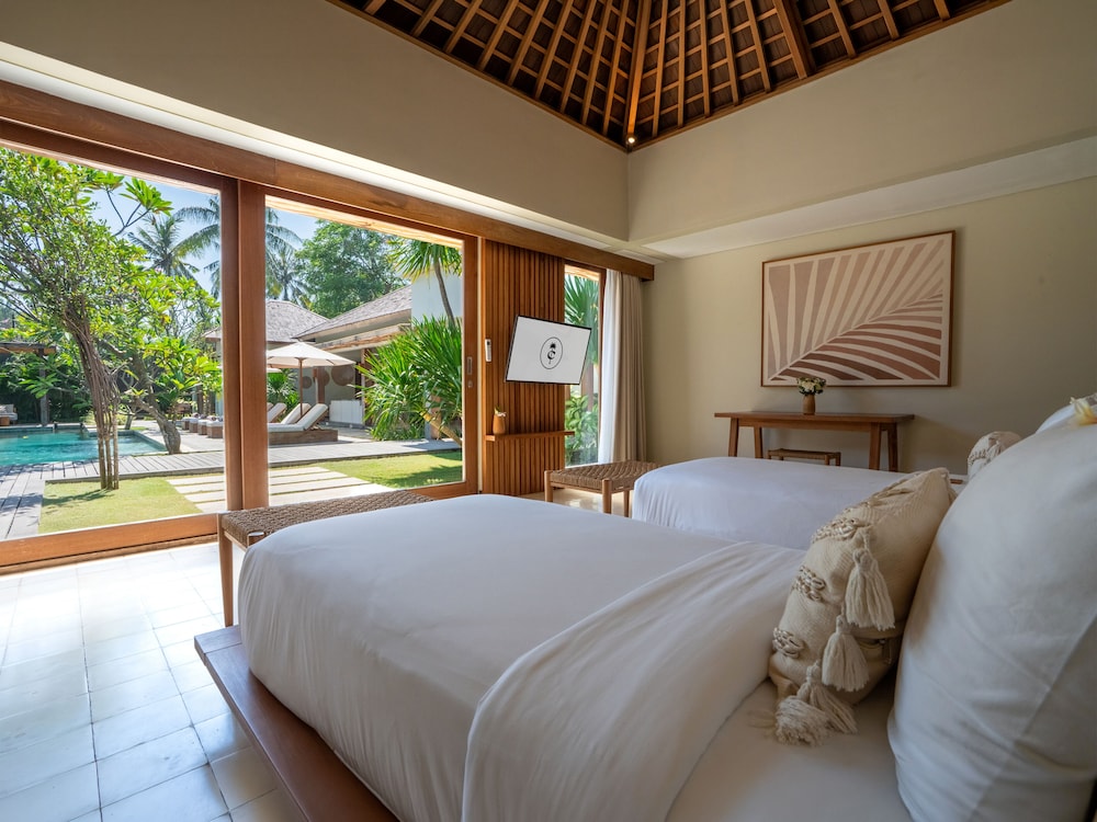Cocana Resort 33/76