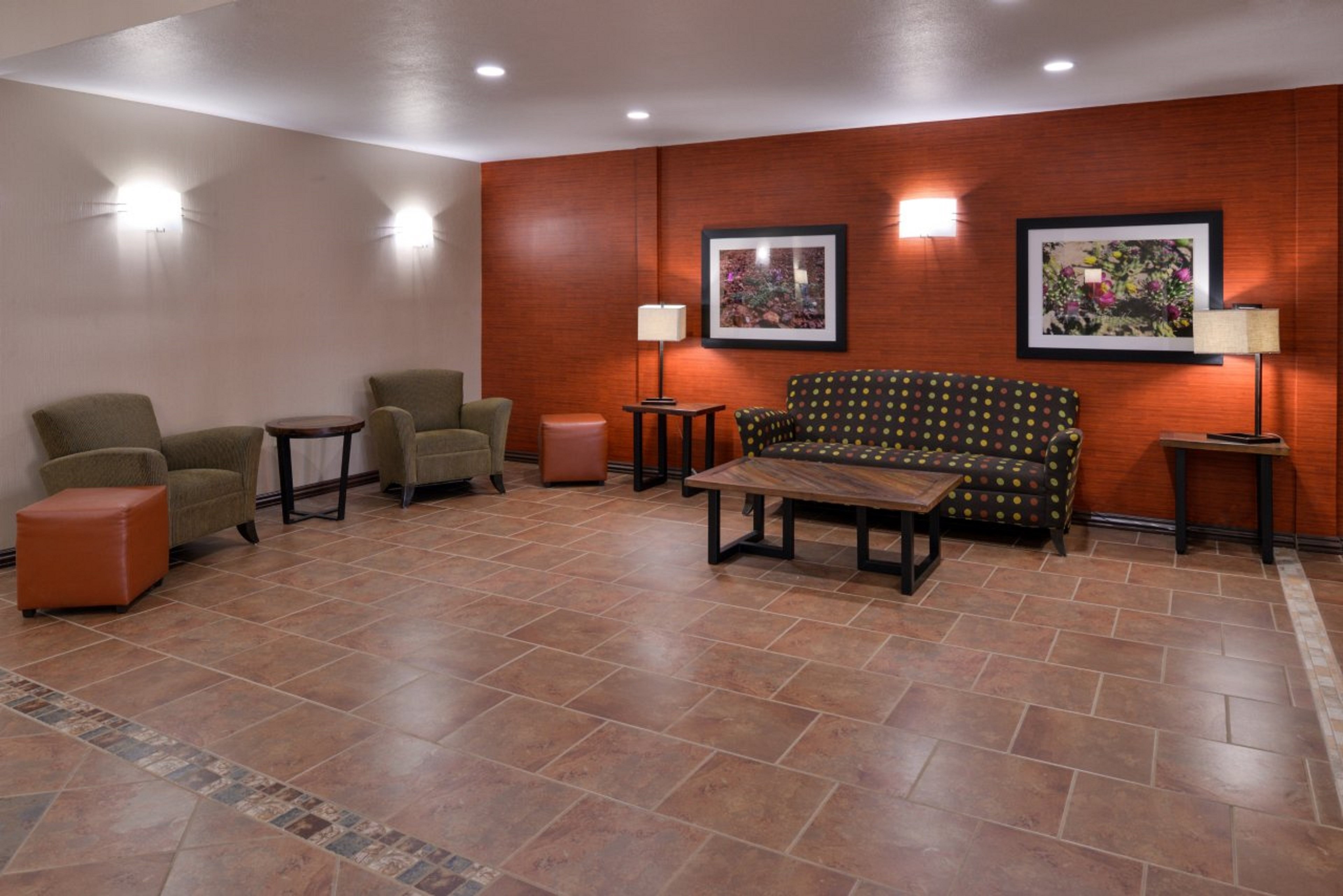 Holiday Inn Express Hotel and Suites Kingman 39/52