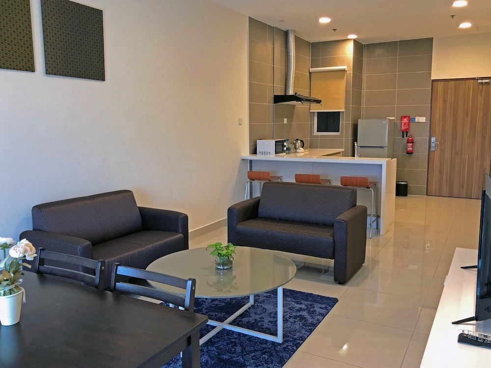 Aman Hills Hotel 25/40