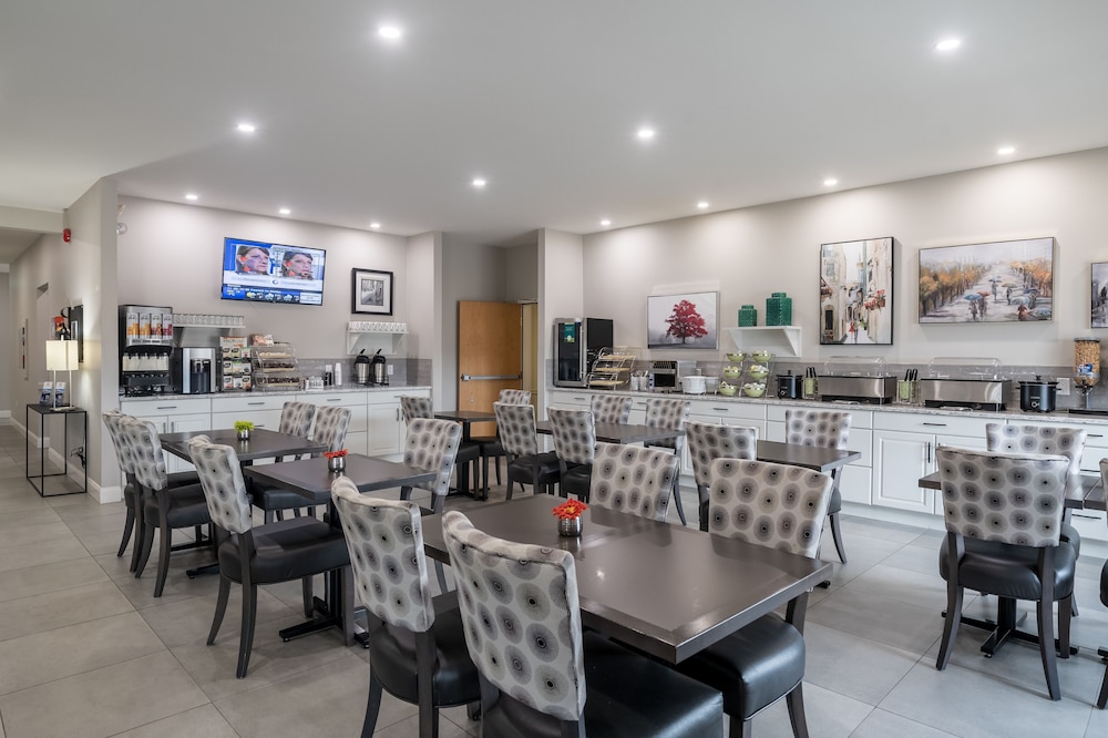 Amsterdam Inn & Suites Moncton 38/63