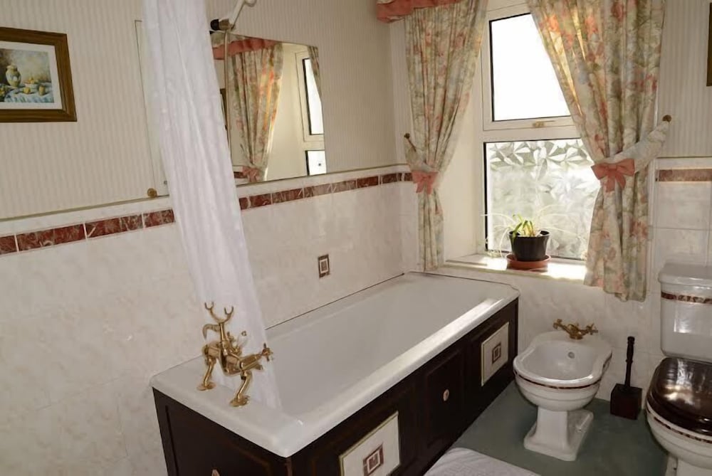 Deluxe, Double Bed, Bathtub, Ardgort Country House 2/2