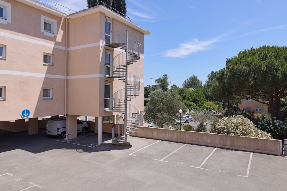 KYRIAD FREJUS CENTRE - SAINT RAPHAEL 62/74