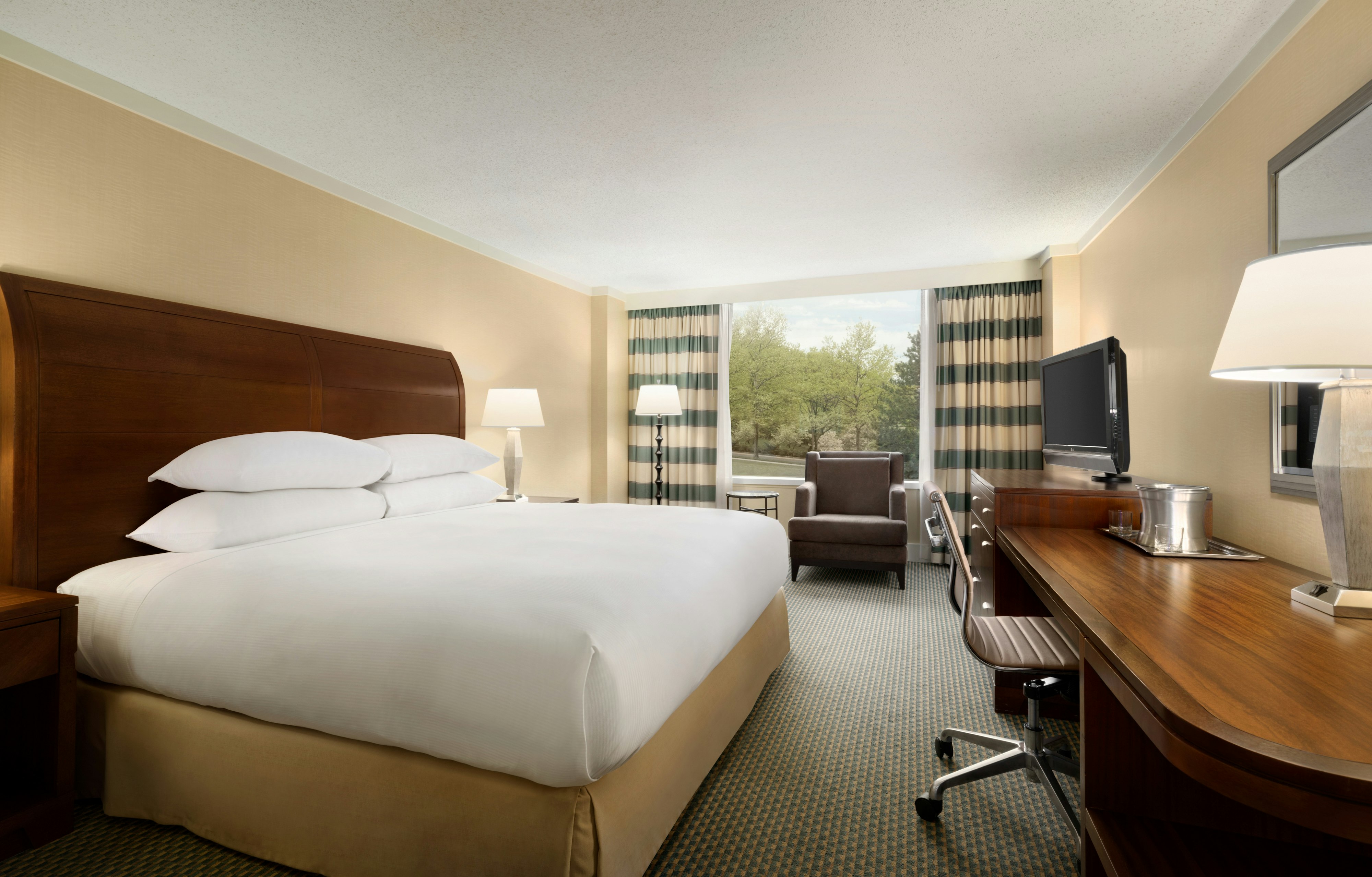 Room, King Bed, High Floor
