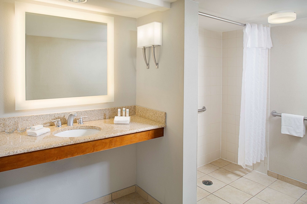 Homewood Suites By Hilton Raleigh Cary 16/64