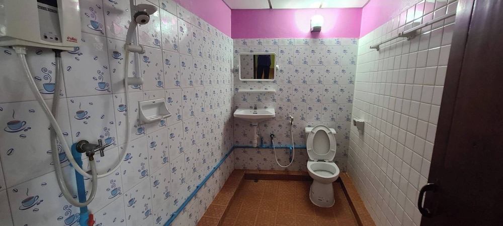 Royal Land Mae Klong Hotel 42/42
