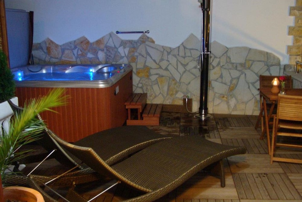 Hotel Vila Tina 25/50