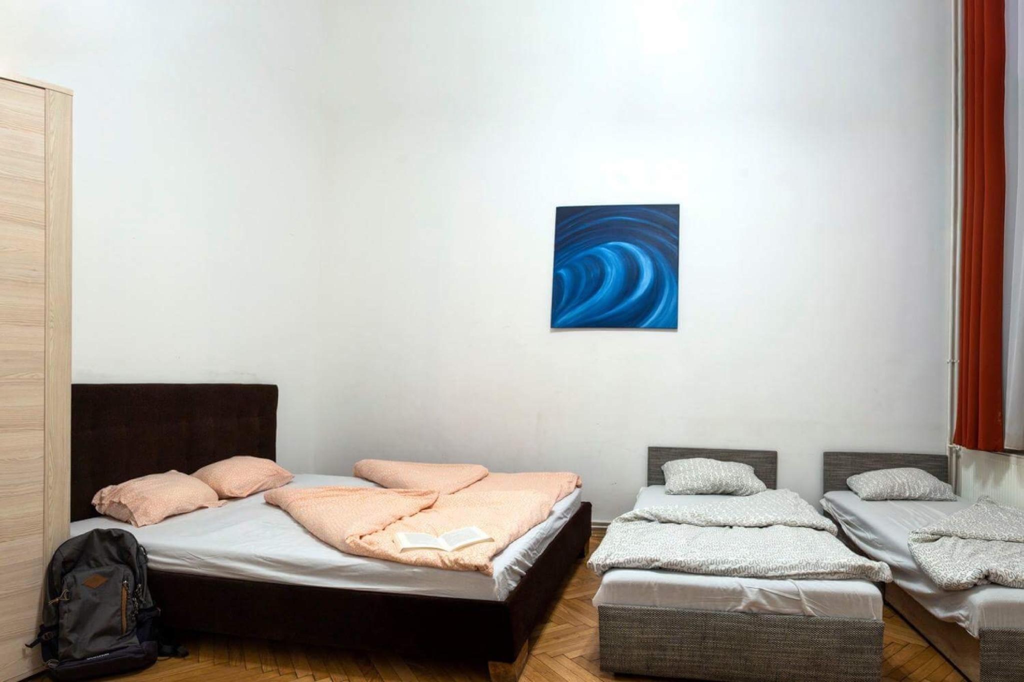 Room, Quintuple