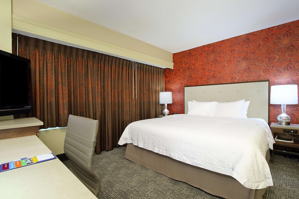 Hampton Inn Suites Columbus Downtown 16/59