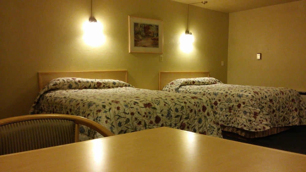 Budget Host Longhorn Motel 1/2