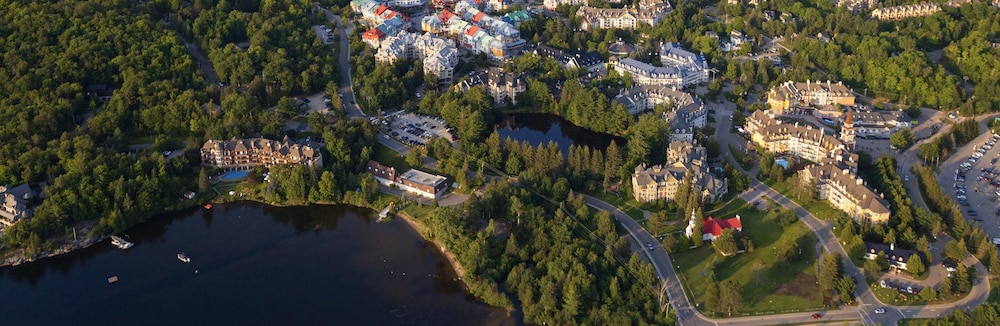 Place St Bernard Hotel Mont Tremblant 51/53