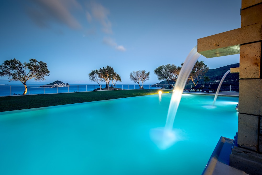 Artina Luxury Villa 48/50