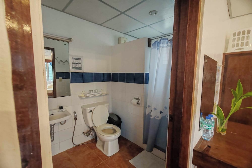 Summer Homes Beach Front Resort and Cottages Port Barton 50/50