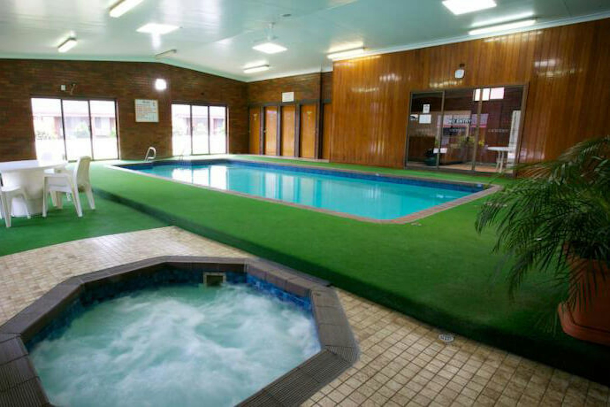 Golden Grain Motor Inn 49/54