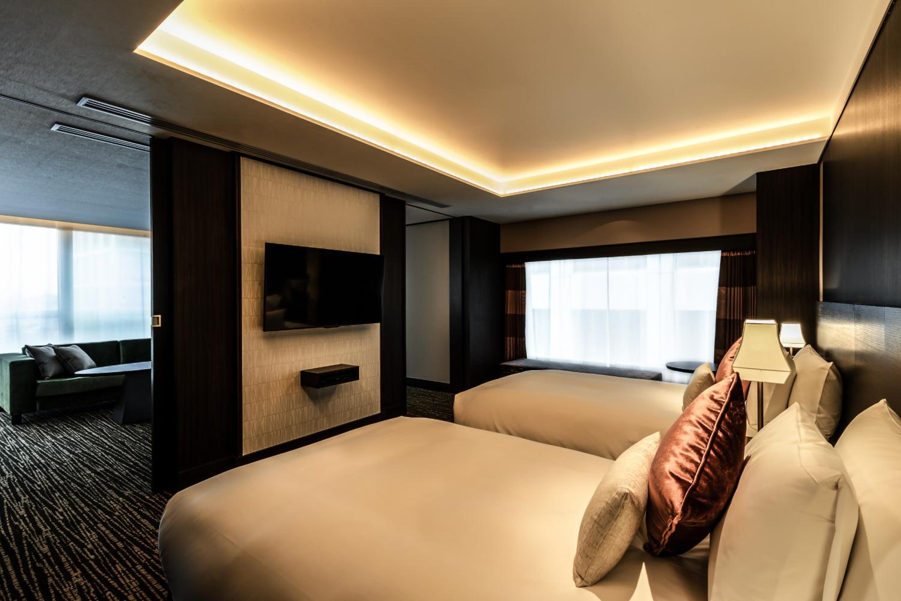 Master, Suite, Twin Beds
