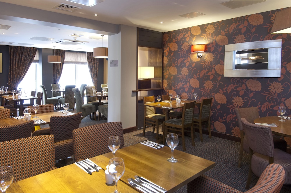 Premier Inn London Ealing 24/45